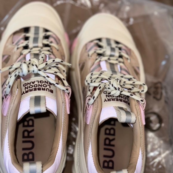 Burberry shoes - Picture 5 of 6